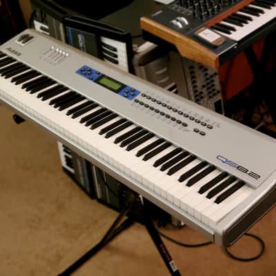 MUST SEE!!! ALESIS QS8.2 STAGE PIANO FULLY SERVICED AND IN AMAZING CONDITION! image 2