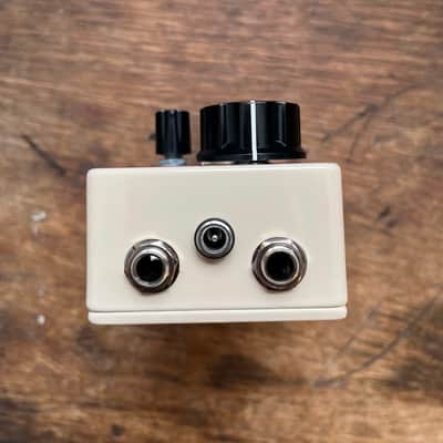 Whisker House Electronics Father of Fuzz 2025 - Cream image 3
