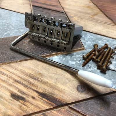 Real Life Relics Fender® Aged Stratocaster® Tremolo Bridge Kit 2 3/16 String Spacing (Fender® 0054619000    [L8] image 2