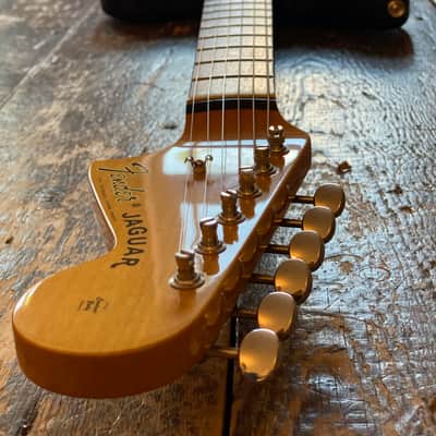 Fender Jaguar 1966 Reissue CIJ R-Serial 2004-2005 Three Tone Sunburst image 6