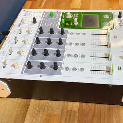 Korg KM-402 Dynamic Dj Mixer W/ Kaoss Pad EQ Selector & Effects