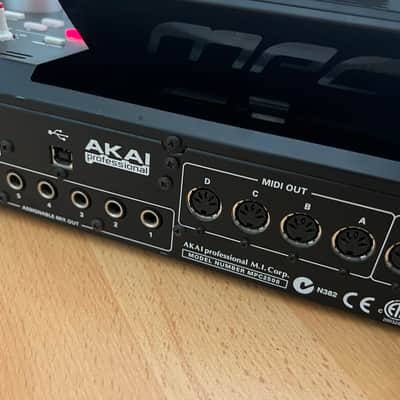 Akai MPC2500 Music Production Center 2005 - 2013 - Black image 16