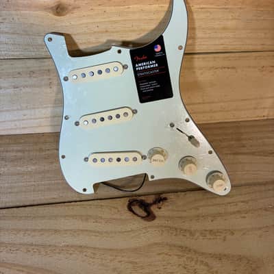 Fender Loaded Pickguard American performer Stratocaster SSS 2024 - Yosemite pickups image 2