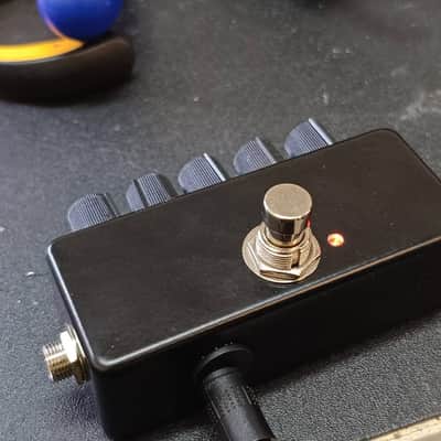 meerkat electronics germanium fuzz pedal 2025 - black image 6