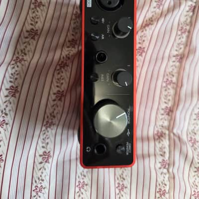 Focusrite Scarlett Solo 3rd Gen USB Audio Interface 2019 - Present - Red / Black image 3