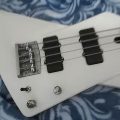 Yamaha  Explorer EBX-1 1985 - White MIJ image 12