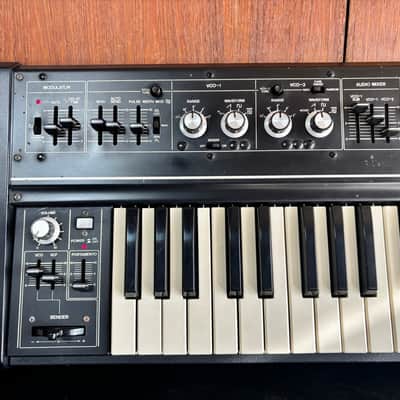 Roland SH-2 vintage analog synthesizer Perfect Working w/ original case image 2