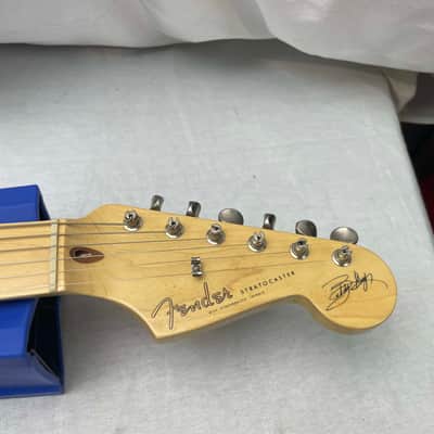 Fender Buddy Guy Stratocaster Guitar with Case 1999 - 2-Color Sunburst / Maple fingerboard image 12