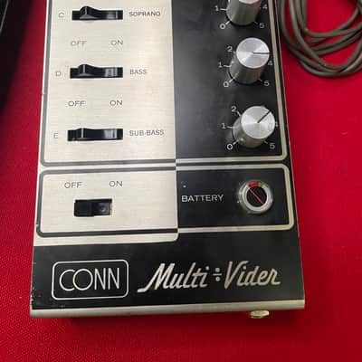 Conn Multi Vider fuzz/sub octave with bag, mic, cords and manual imagen 9