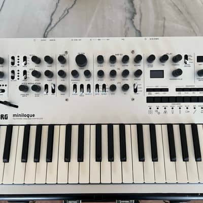 Korg Minilogue 4-Voice Polyphonic Analog Synthesizer 2016 - Present - Silver