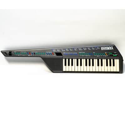 Yamaha SHS-10 - 32-Key Beginner Keytar - Keyboard Synthesizer with Gigbag image 3