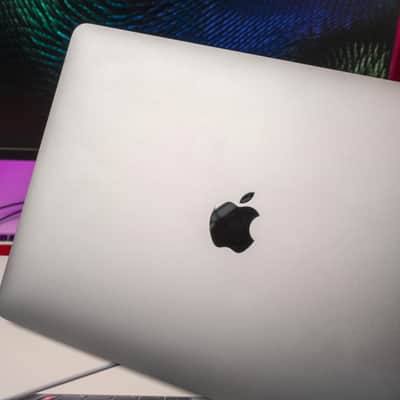 Macbook Pro 13.3" Touch bar 4-Thunderbolt 256GB SSD Intel Core i5 8GB RAM image 4