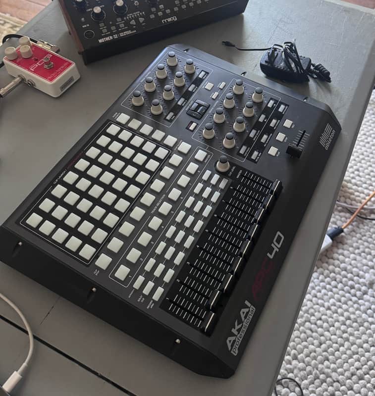 Akai APC40 2010s - Black image 1