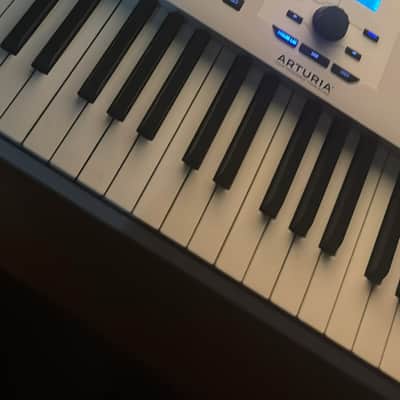 Arturia KeyLab 88 MkII MIDI Controller 2019 - Present - White image 2