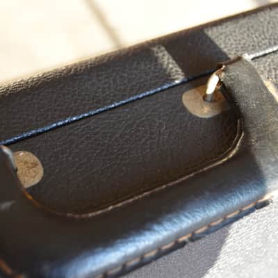 Fender hardshell guitar case for 1972-1977 Stratocaster + Telecaster, with Vintage 1970s mojo! image 15
