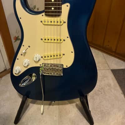 Fender Highway One Stratocaster Left-Handed with Rosewood Fretboard 2003 - 2005 - Sapphire Blue Transparent- Seymour Duncan SSL-6 pickups image 2