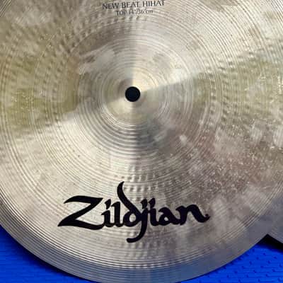 Zildjian 14" A Series New Beat Hi-Hat Cymbals (Pair) 2013 - Present - Traditional - NOS- 916 Grams Top / 1379 Grams Bottom image 3