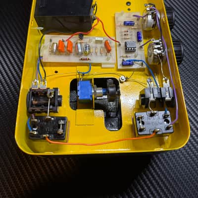 Colorsound Wah-Fuzz-Swell 1990s, United Kingdom - Yellow, Runs on Motorola BCI-84-LC-M728 Transistor image 13