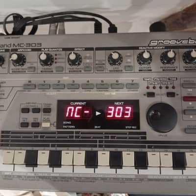 Roland MC-303 Groovebox 1990 - 1998 | Reverb France