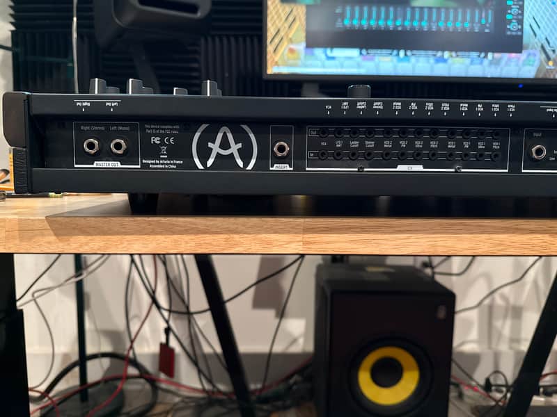 Arturia MatrixBrute Noir Edition 49-Key Synthesizer
