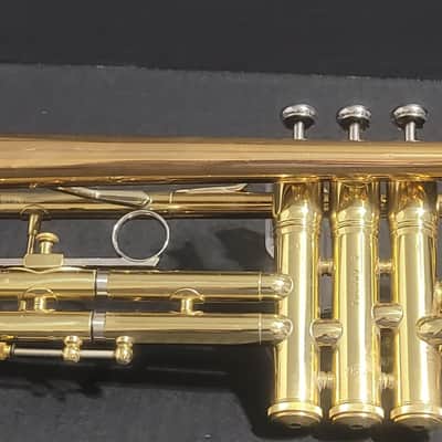 Conn 1050B Trumpet ,Hard case& mouthpiece Clear Lacquer image 9