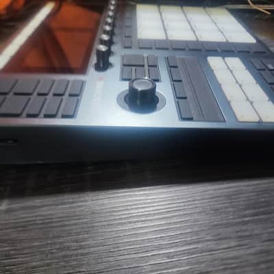 Native Instruments Maschine Plus 2021 - Present - Black image 7