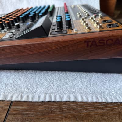 TASCAM Model 16 Multitrack Recorder / Mixer / Audio Interface 2019 - Present - Black with Wood Cheeks image 11