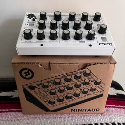 Moog Minitaur Limited Edition White mint condition with box. image 4