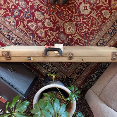 Vintage 1963 Fender Jazzmaster / Jaguar Hardshell Case – White Tolex with Black Trim – Good Condition, Used image 8