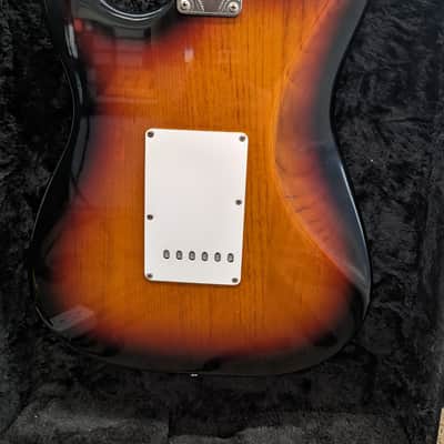 Fender Jimi Hendrix Voodoo Stratocaster with Rosewood Fretboard 1998 - 2000 - 3-Color Sunburst image 5