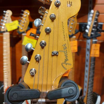 Fender Vintera II '60s Stratocaster with Rosewood Fretboard - 3-Color Sunburst image 4