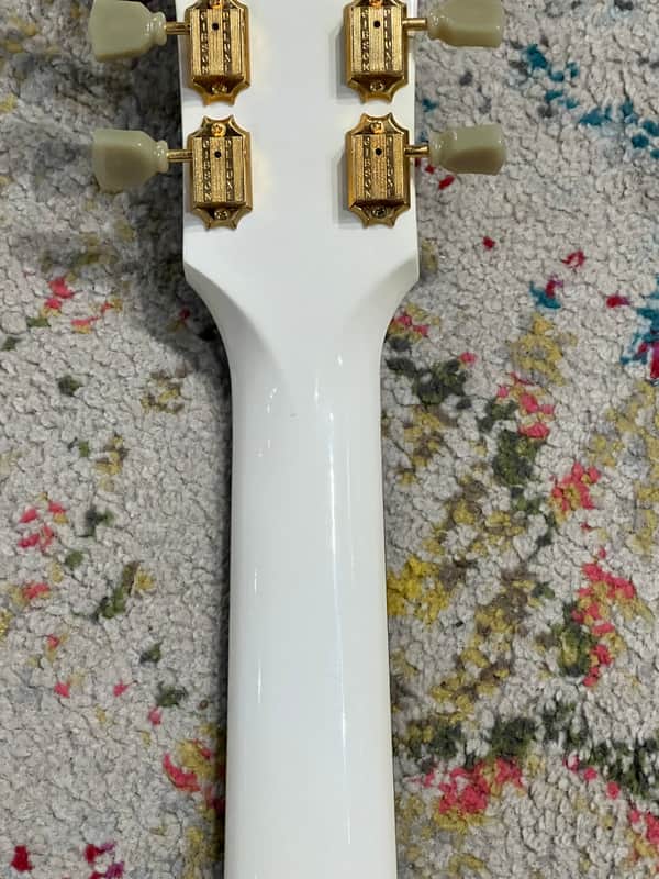2009 Gibson Les Paul Studio -Alpine White with Ebony Fretboard and