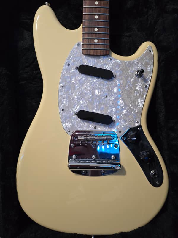 Fender American Performer Mustang with Rosewood Fretboard 2018 - Present Vintage White