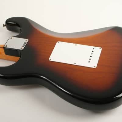 Fender 70th Anniversary American Vintage II 1954 Stratocaster Maple Fingerboard 2-Color Sunburst V702342 image 9