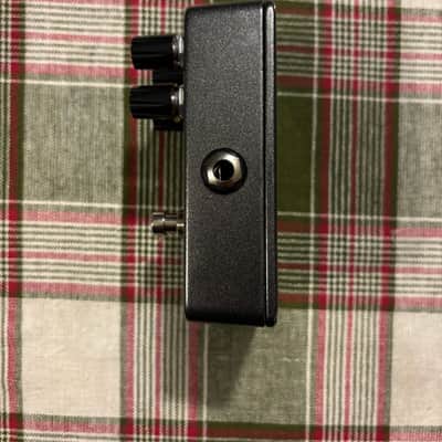 Keeley DynaTrem Dynamic Tremolo 2015 - Present - Silver / Red Graphic image 4