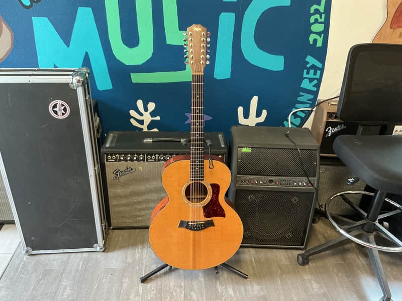 Taylor 555 Jumbo 12 string 1995 - Natural used image 1