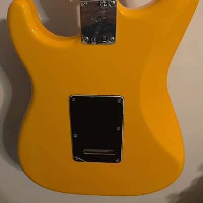 Fender HSS Player Stratocaster - Ferrari Yellow image 10