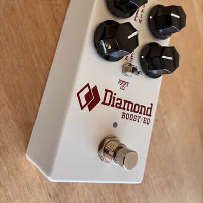 Diamond Boost / EQ (4-Knob) 2025 - Present - White image 3