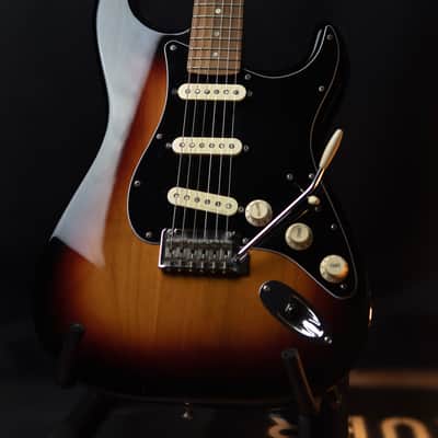 Fender Deluxe Roadhouse Stratocaster 3-Color Sunburst image 2