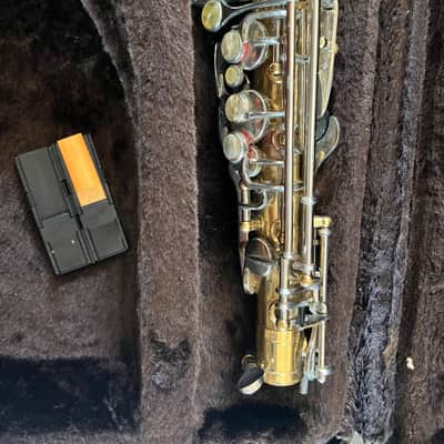 Evette Alto saxophone with case and mouthpiece. Made in USA image 2