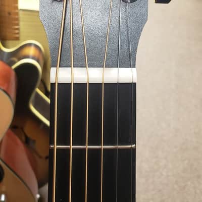 Martin Guitars DJR-10 Dreadnought Junior with Gig Bag - Excellent image 3