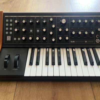 Moog Subsequent 25 Analog Synth 2020 - Present - Black image 3