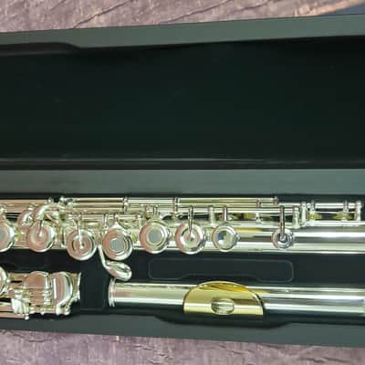 Pearl Quantz Vigore Flute 665 Series Open Hole/B Foot/Split E/C# Trill/D# Roller/3K Gold Lip |WorldShip | Authorized Dealer image 3