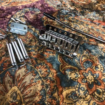 SGM Left handed Fender style Tremolo Assembly - Chrome image 3