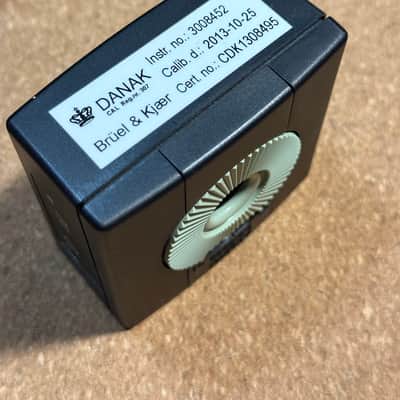 Brüel & Kjær Hand-held Analyzer Type 2250-L + Prepolarized Free-Field ½" Mic Type 4950 + Sound Calibrator Type 4231 image 8