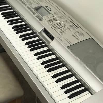 Yamaha DGX 500 Portable Grand Keyboard w/ bench image 2