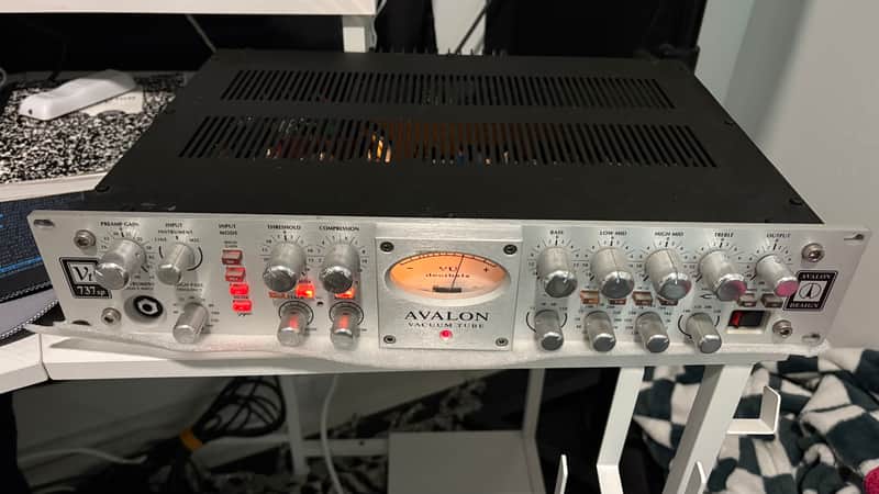 Avalon VT-737 Silver image 1
