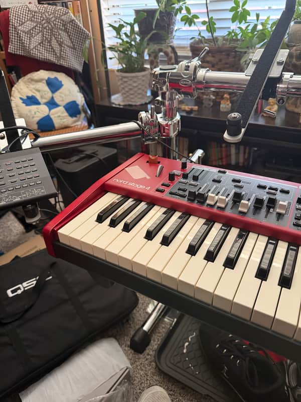 Nord Stage 4 Compact 73 Compact 73 2026 - Red
