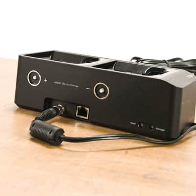 Shure SBC220 Networked 2-Bay Battery Charger CG011WR image 8