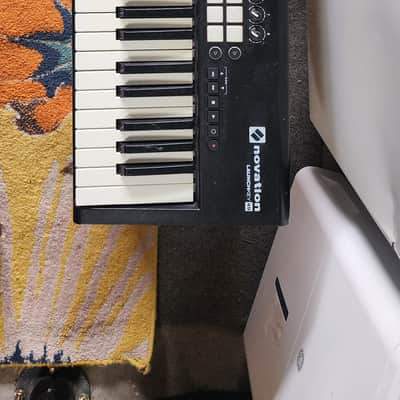 Novation Launchkey 49 MKII MIDI Keyboard Controller 2015 - 2020 - Black